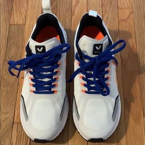 VEJA Running Shoes
